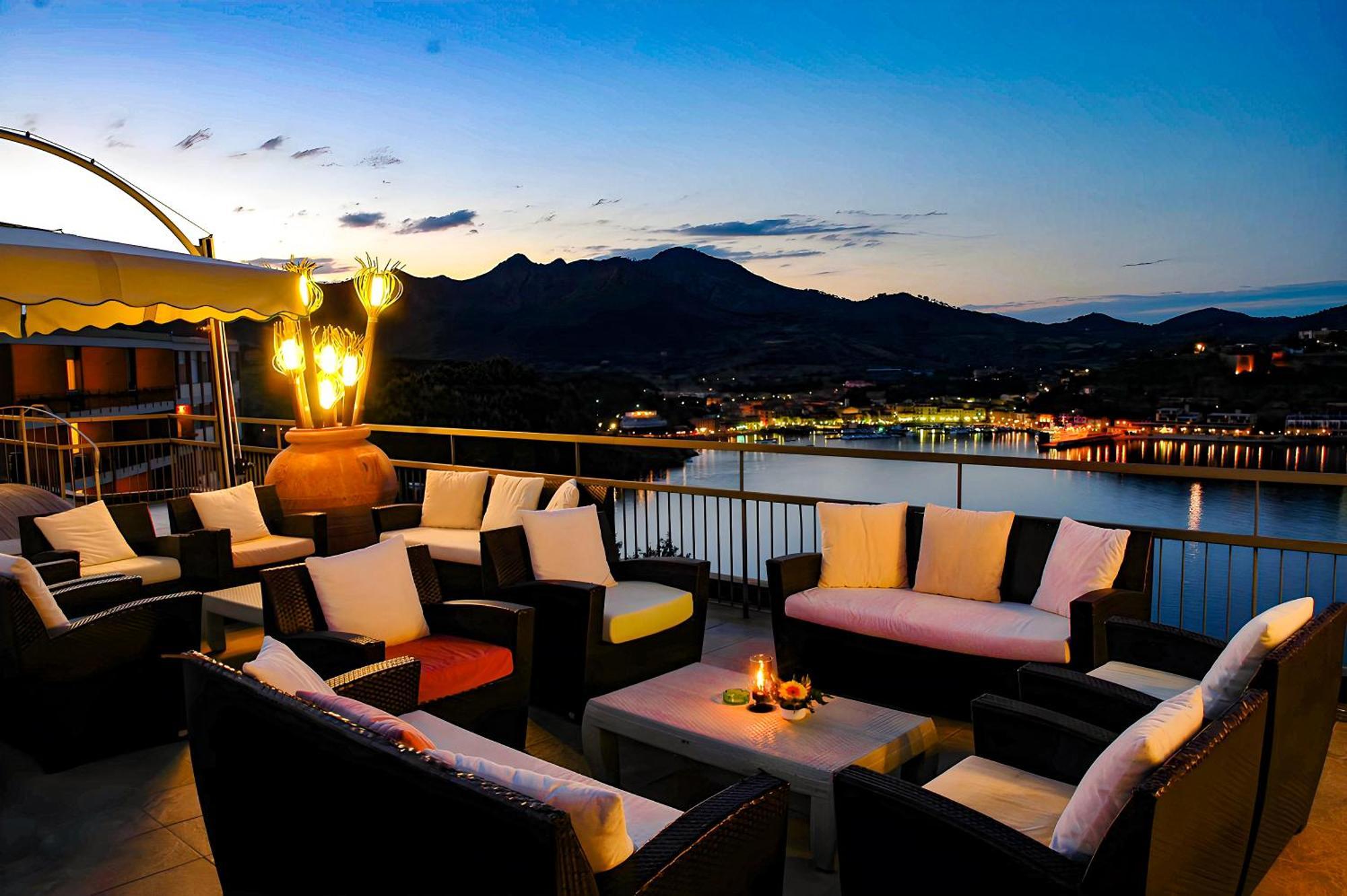 Hotiday Room Collection - Porto Azzurro كابوليفيري المظهر الخارجي الصورة