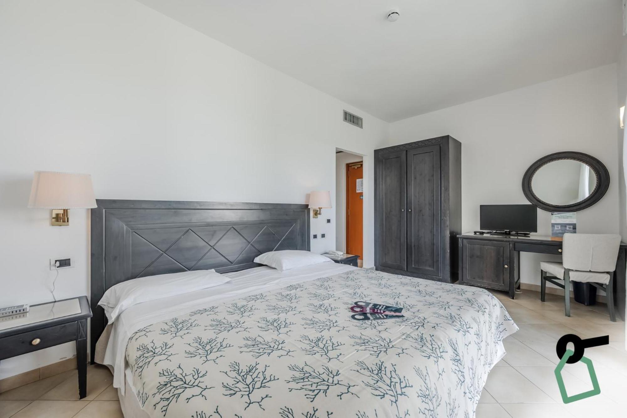 Hotiday Room Collection - Porto Azzurro كابوليفيري المظهر الخارجي الصورة